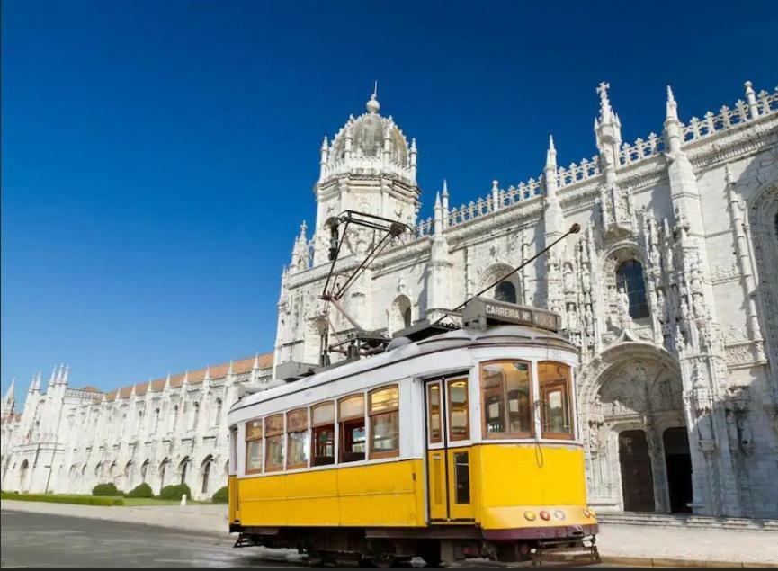 Belem! Charming 2 Bedroom Apartment W Terrace, Wifi & Free Street Parking Lisbon Bagian luar foto