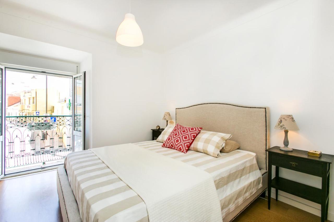 Belem! Charming 2 Bedroom Apartment W Terrace, Wifi & Free Street Parking Lisbon Bagian luar foto