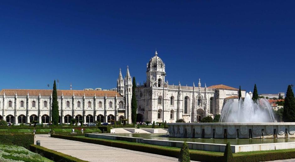 Belem! Charming 2 Bedroom Apartment W Terrace, Wifi & Free Street Parking Lisbon Bagian luar foto