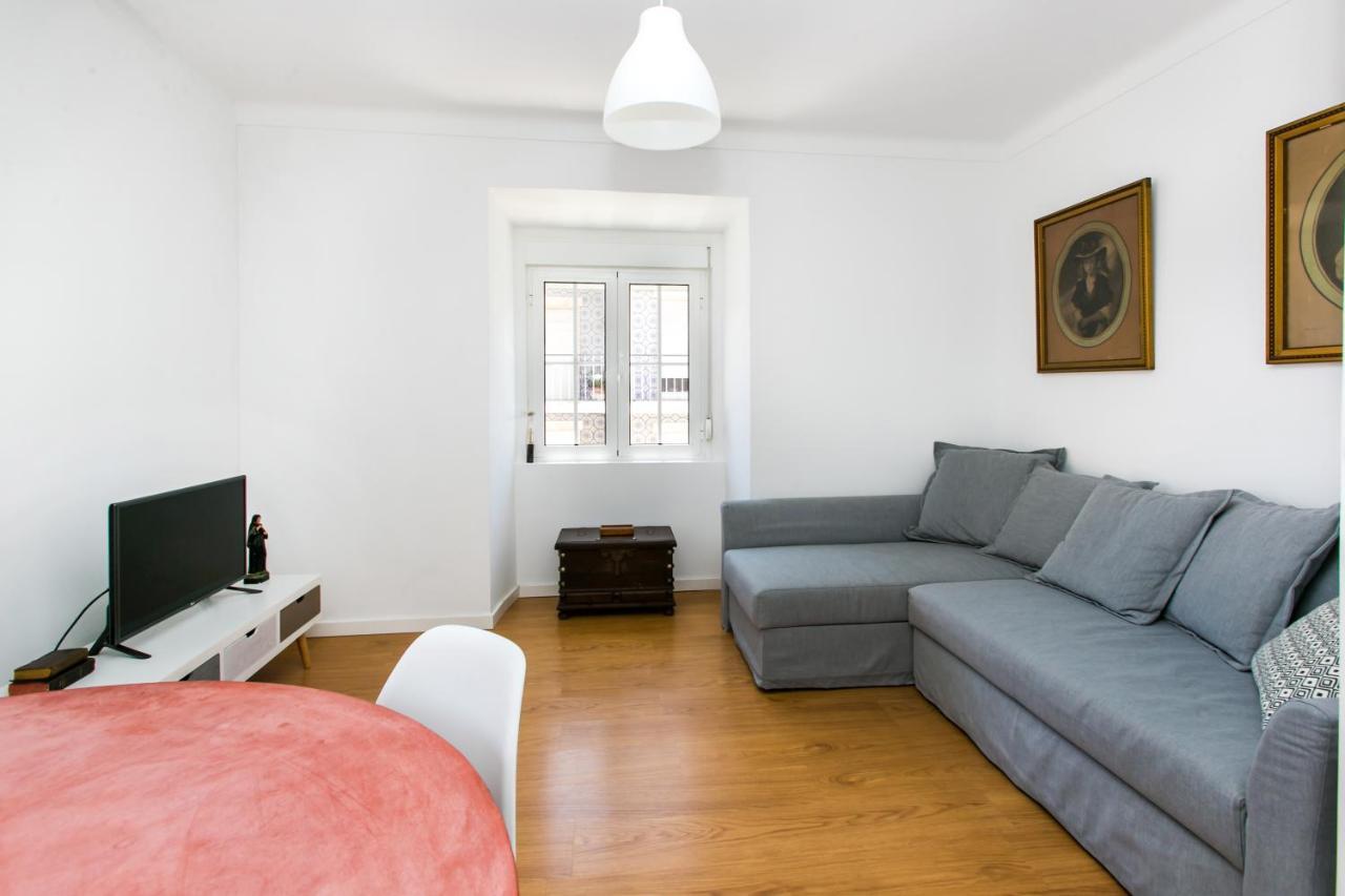 Belem! Charming 2 Bedroom Apartment W Terrace, Wifi & Free Street Parking Lisbon Bagian luar foto