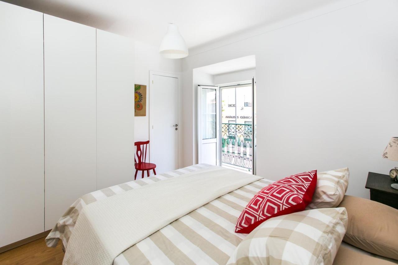Belem! Charming 2 Bedroom Apartment W Terrace, Wifi & Free Street Parking Lisbon Bagian luar foto